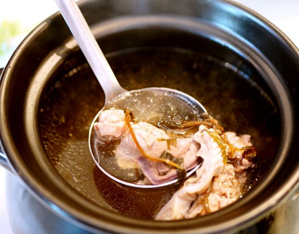 金线莲可以当之无愧地称为“珍品”，很多人的煲汤首选